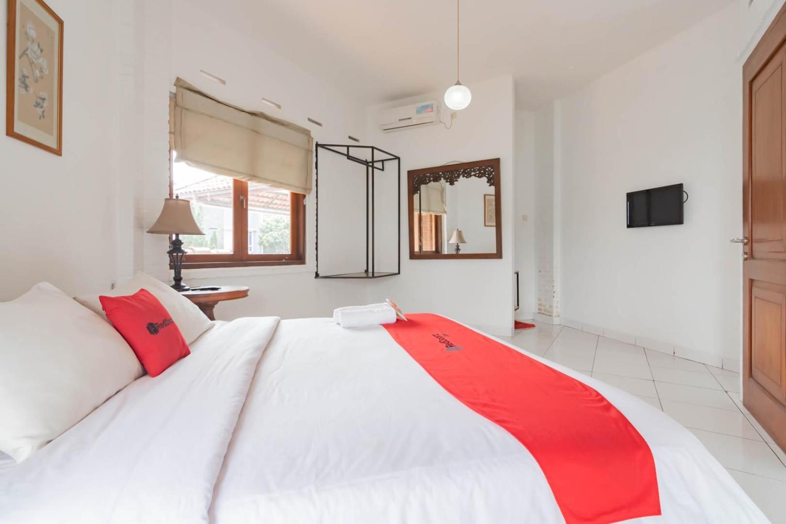 Reddoorz Plus Near Dago Pakar Bandung Exterior photo