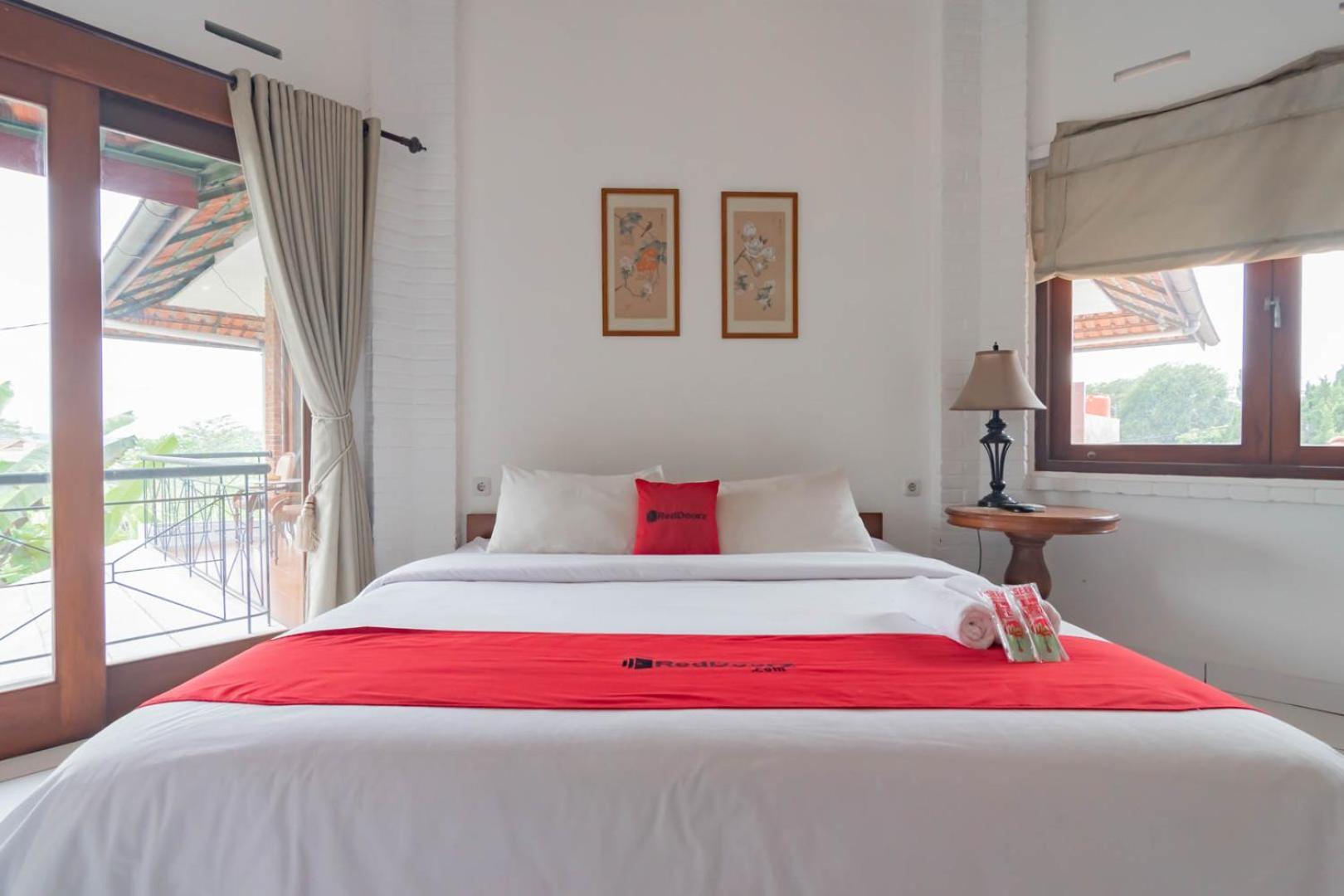 Reddoorz Plus Near Dago Pakar Bandung Exterior photo